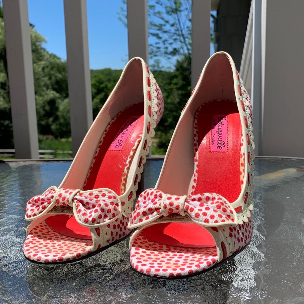 Betsey Johnson red and white polka dot pumps w bow